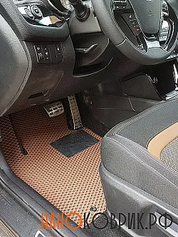 Коричневый автоковрик для водителя